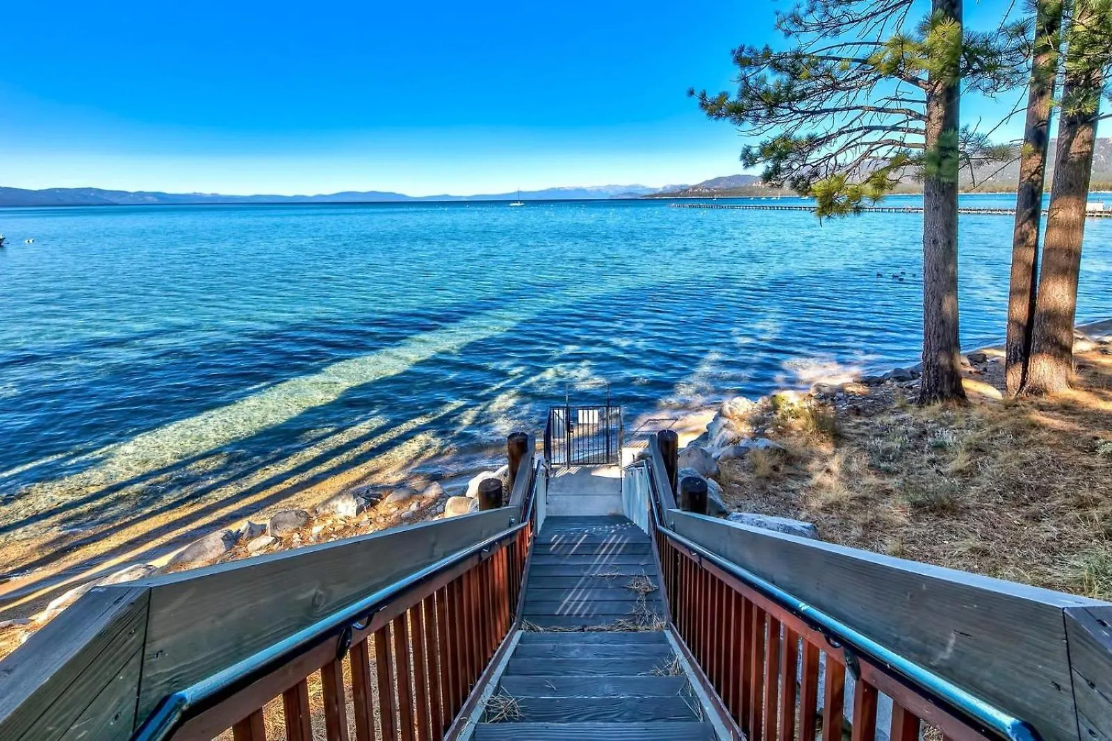 The Peak Denali 13 - The Ultimate In Lakefront Luxury 南太浩湖 公寓